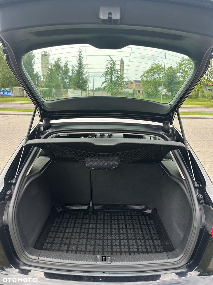 Audi A3 Sportback 1.6 TDI DPF Ambiente - 23