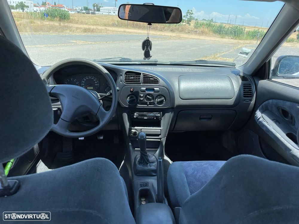 Mitsubishi Lancer 1300 GLXi - 5
