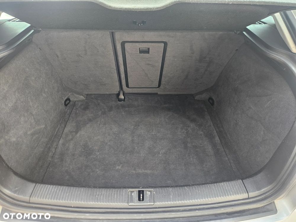 Audi A3 3-drzwiowe 1.6 FSI Attraction - 12