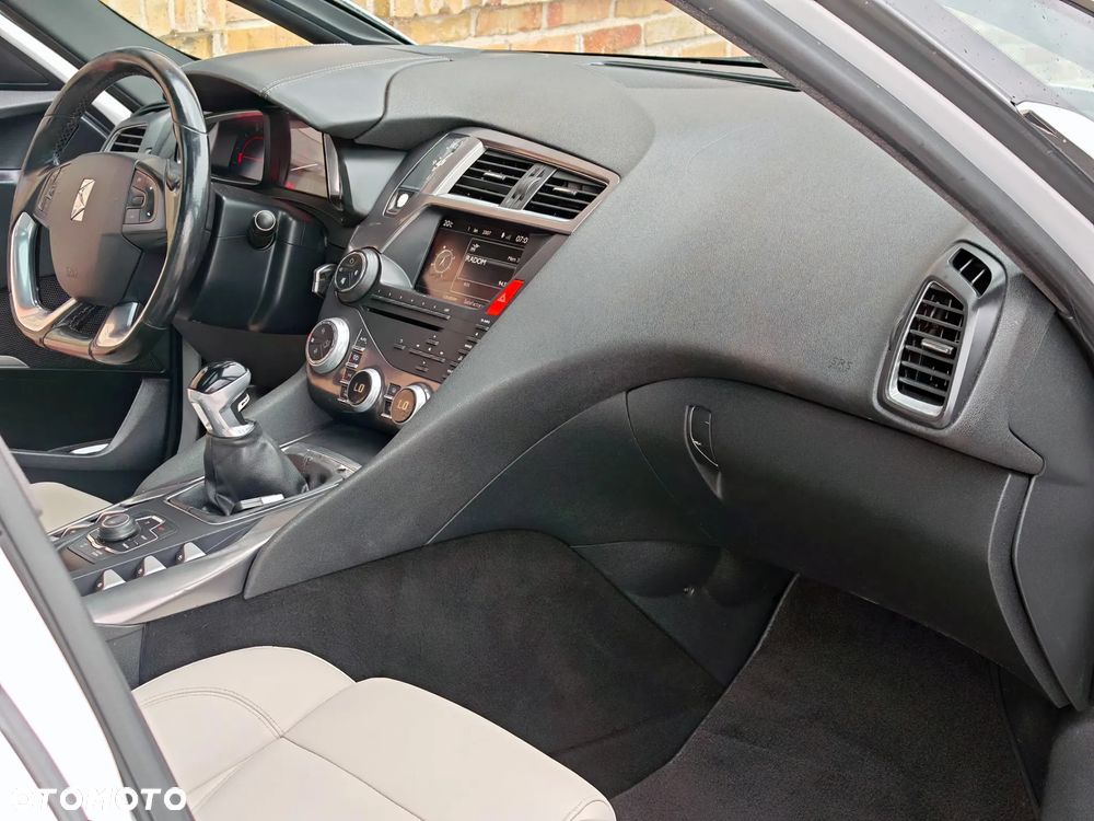 Citroën DS5 HDi 165 SoChic - 11