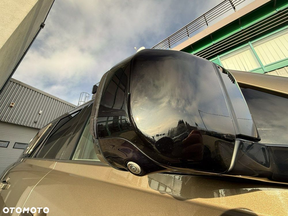 Land Rover Defender - 15