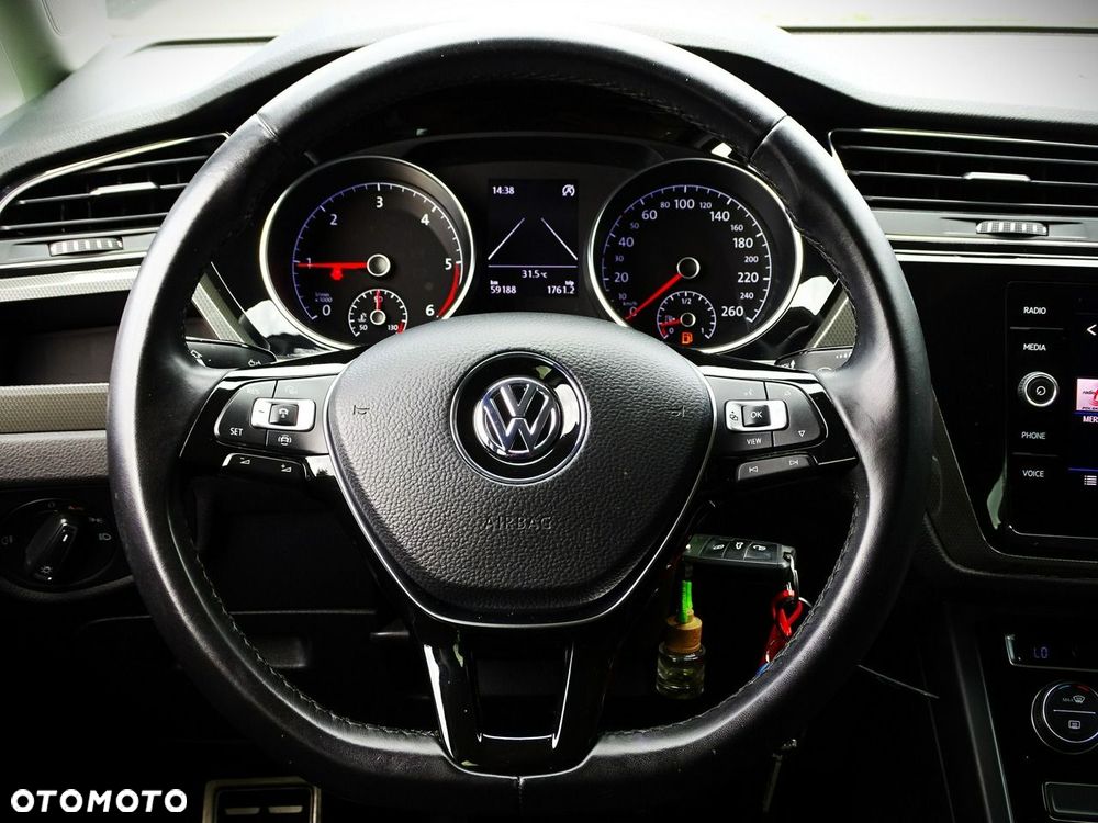 Volkswagen Touran - 25