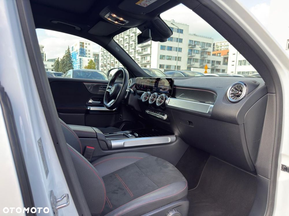 Mercedes-Benz GLB 200 AMG Line 7G-DCT - 25