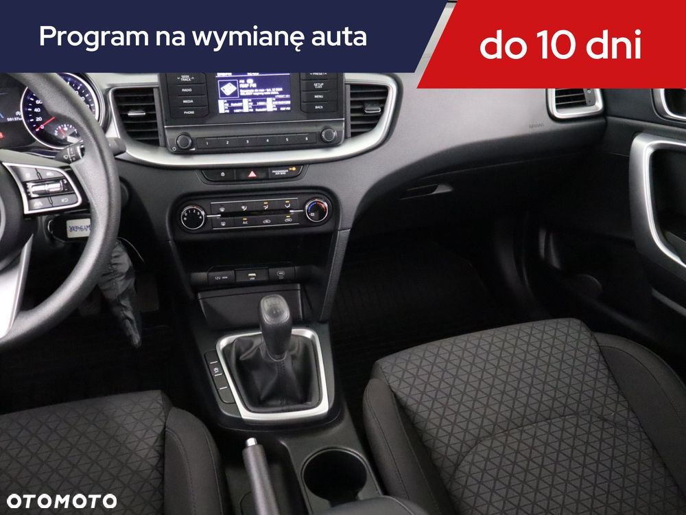 Kia Ceed - 10