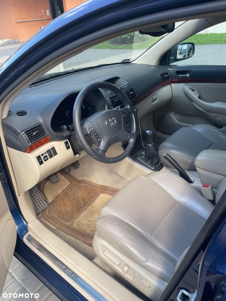 Toyota Avensis 2.0 VVT-i High - 8