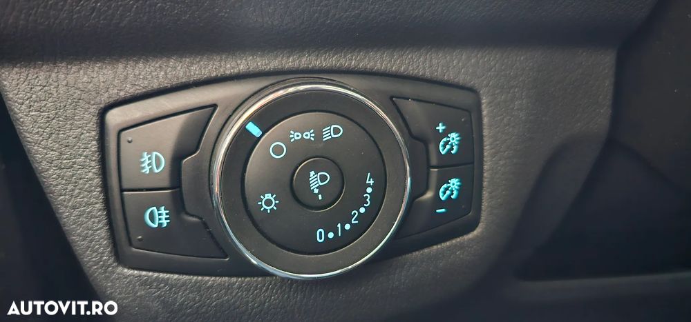 Ford Transit Courier - 11