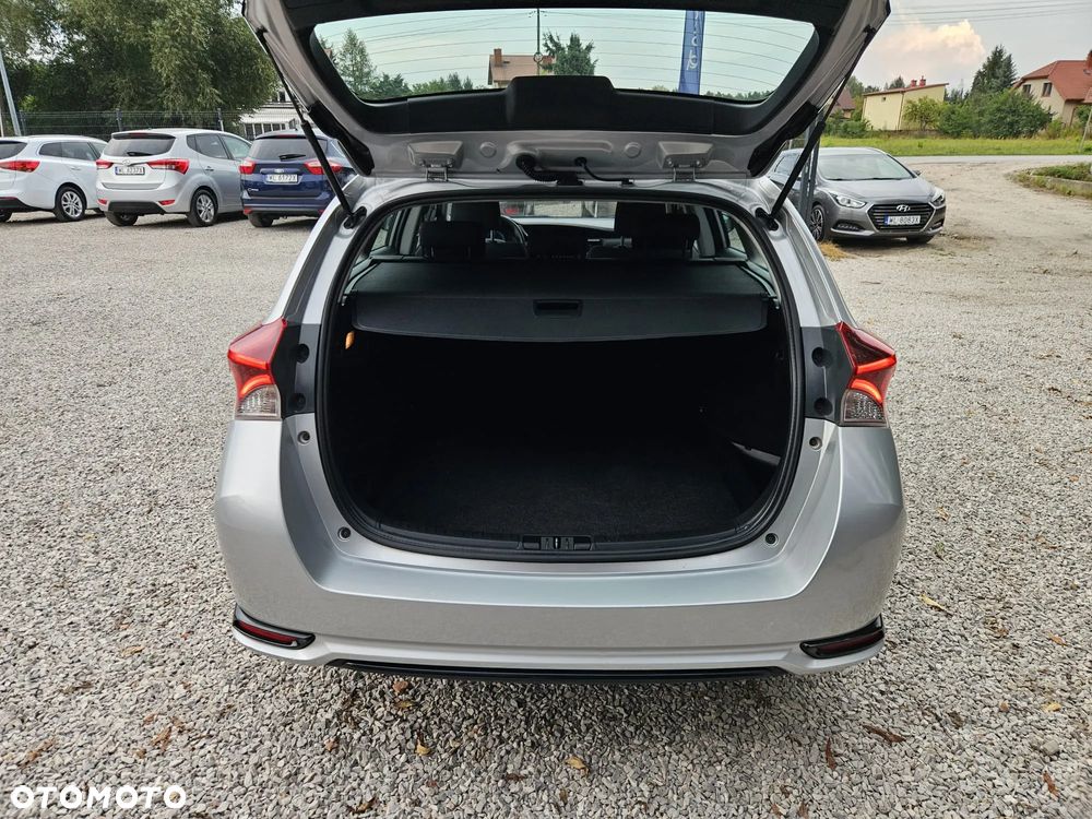 Toyota Auris 1.6 Premium - 28