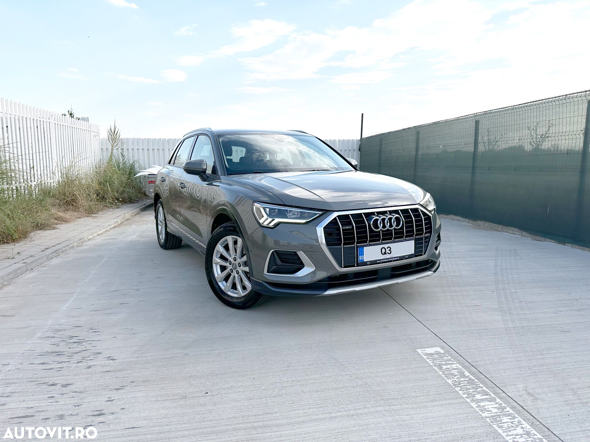Audi Q3 40 TFSI quattro S tronic - 1