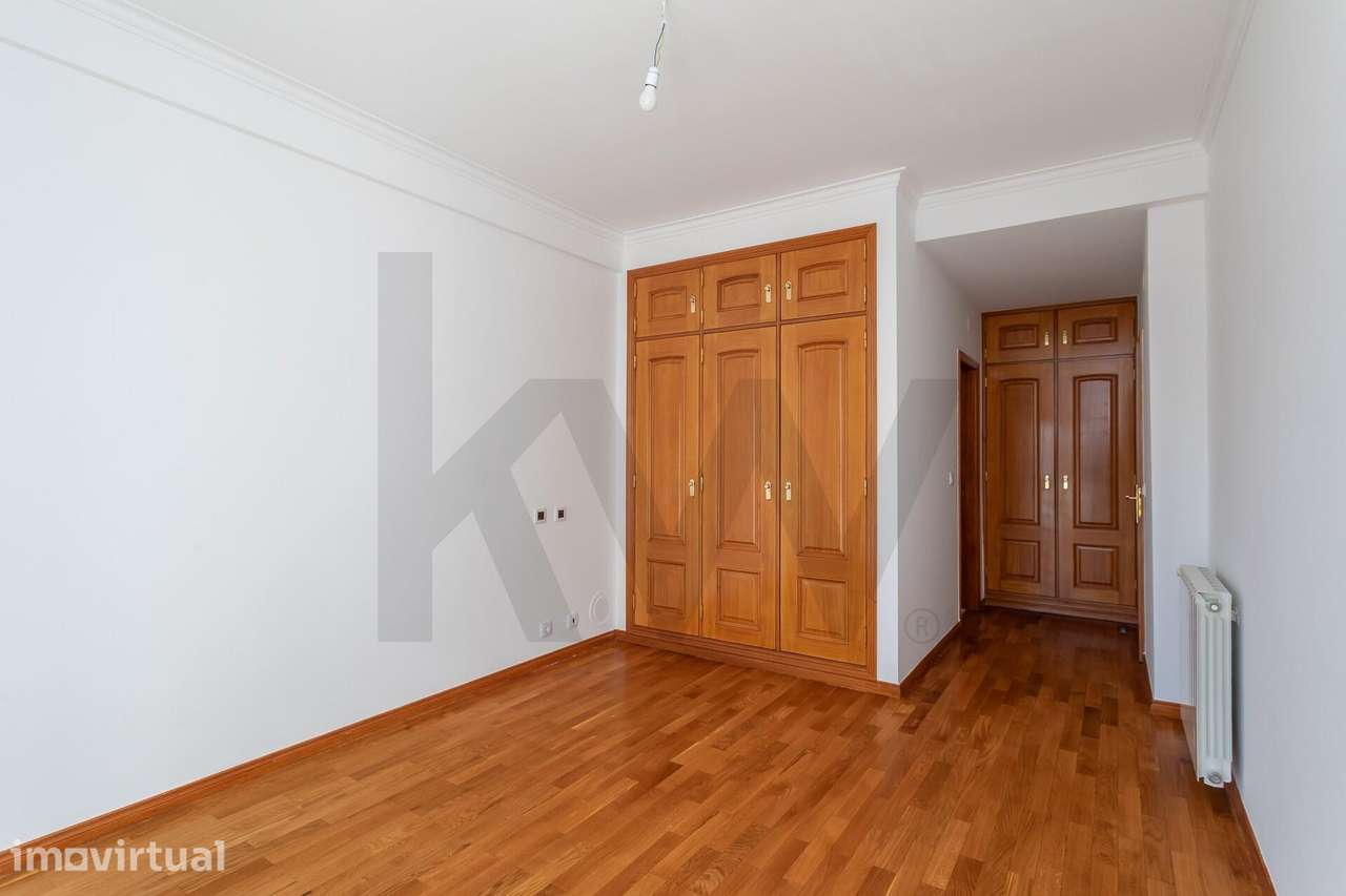 T3 em zona Premium de Paço de Arcos, remodelado, com garagem e arrecad - Grande imagem: 3/28