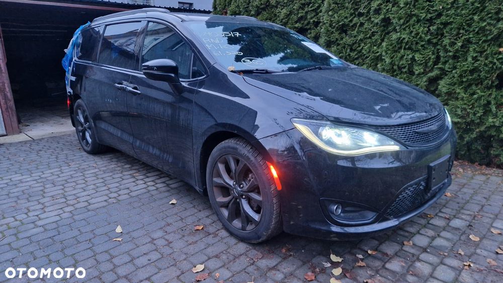 Chrysler Pacifica - 2