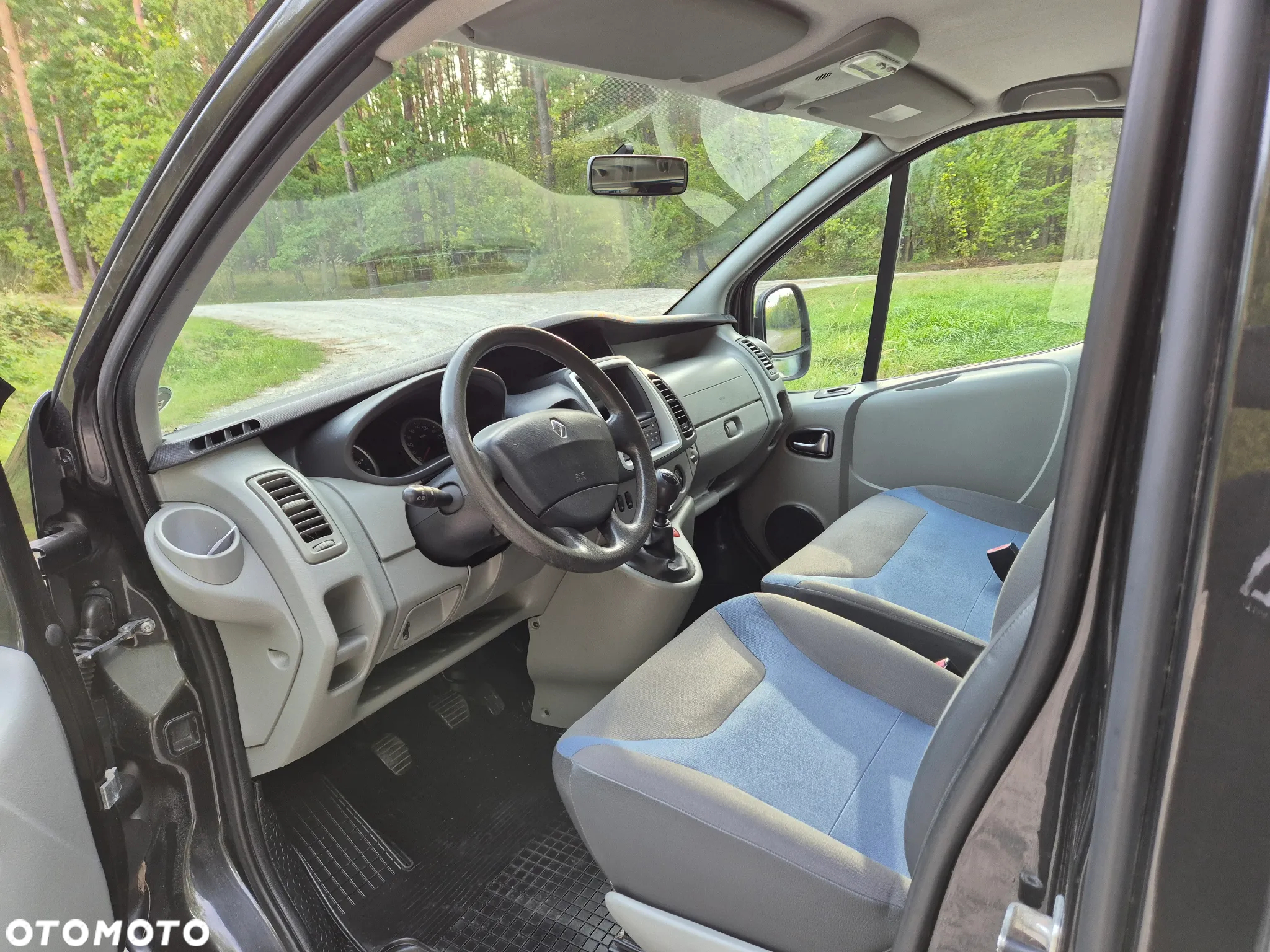 Renault Trafic 2.0 dCi 115 FAP Grand Passenger Black Edition - 16