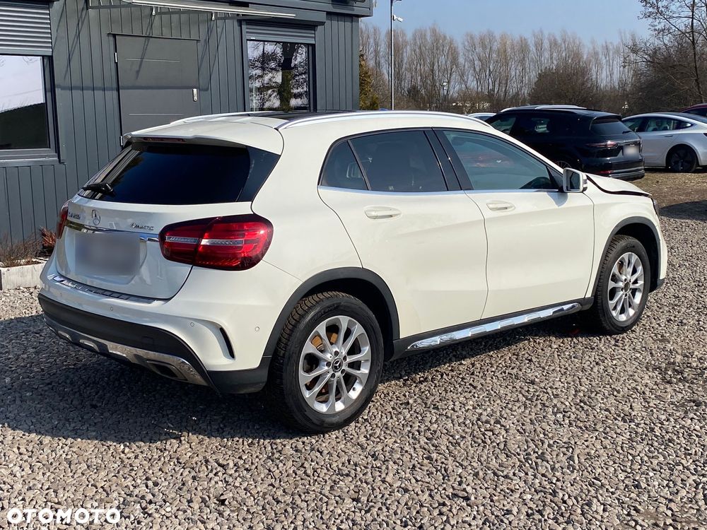 Mercedes-Benz GLA 250 7G-DCT AMG Line - 11
