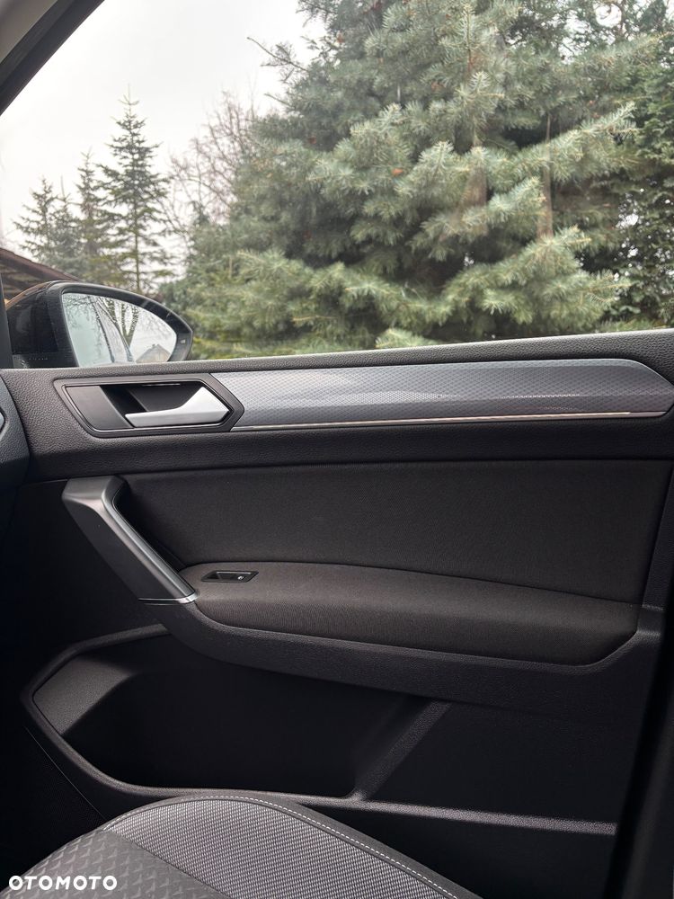 Volkswagen Touran - 10