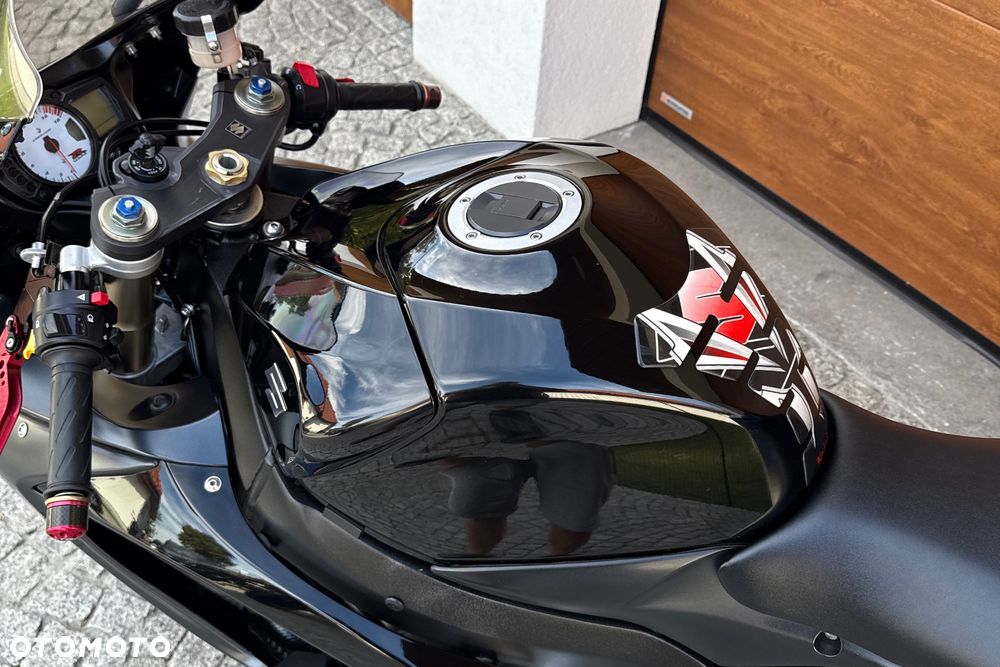 Suzuki GSX-R - 23