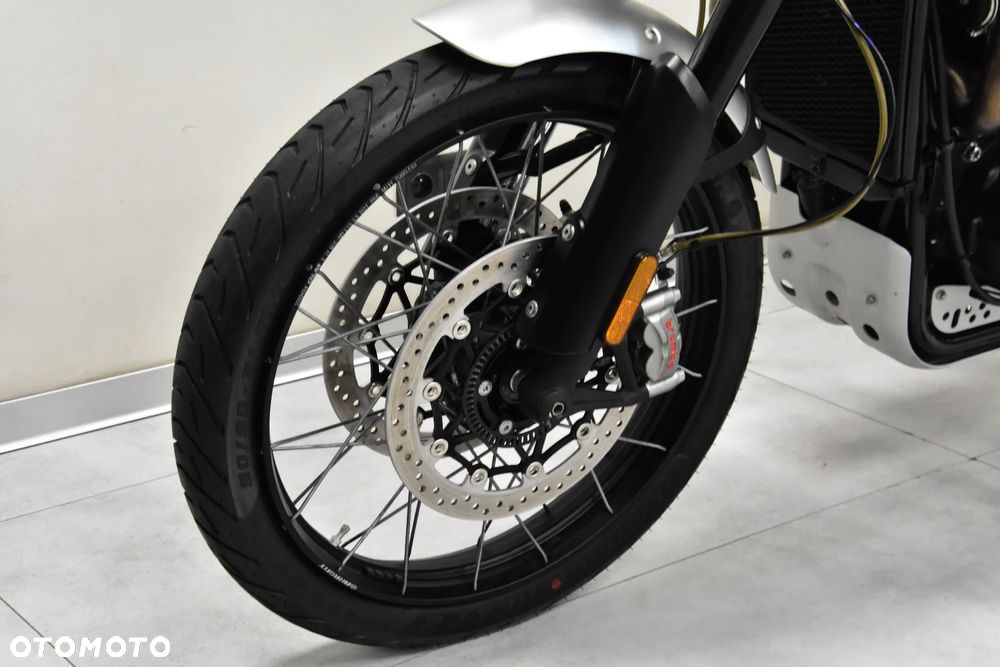Triumph Scrambler - 36