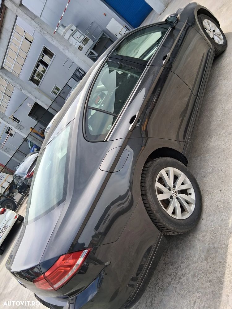 Volkswagen Passat 1.6 TDI Comfortline - 13