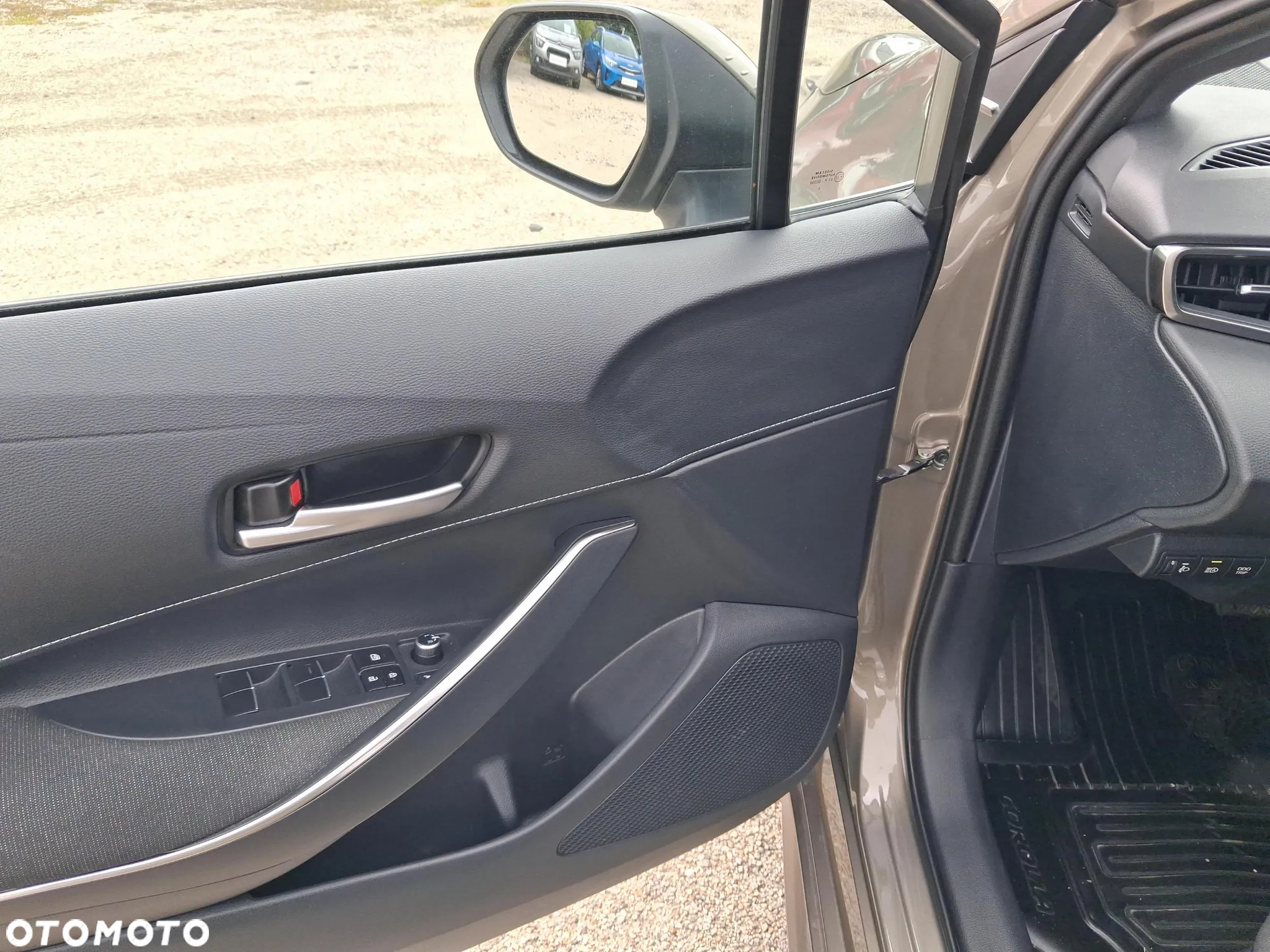 Toyota Corolla 1.8 Hybrid Comfort - 10