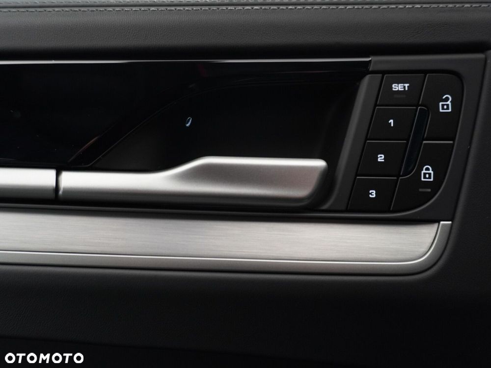 Porsche Cayenne Black Edition - 20