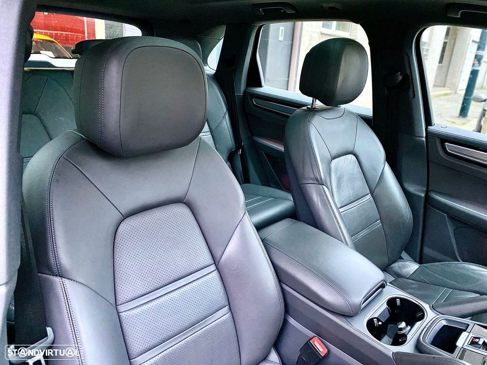 Porsche Cayenne S - 32