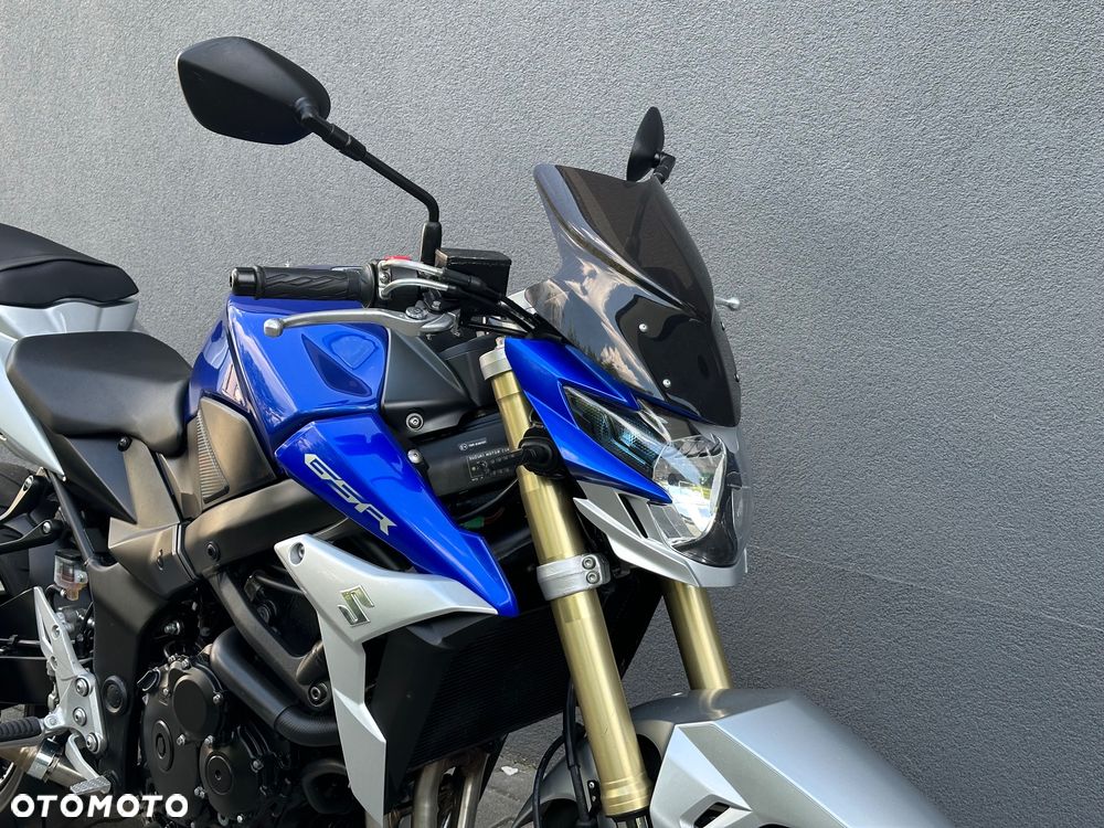 Suzuki GSR - 13