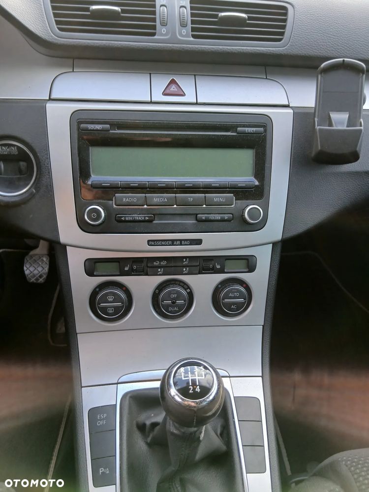 Volkswagen Passat 2.0 TDI DPF BlueMotion Technology Comfortline - 12