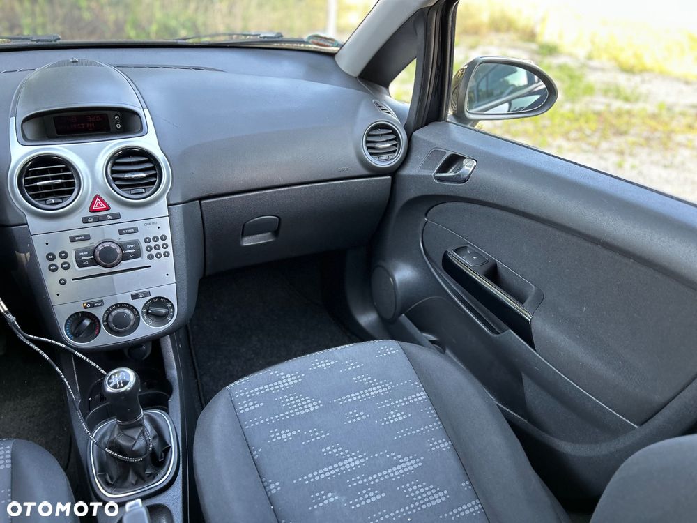 Opel Corsa 1.4 16V - 24