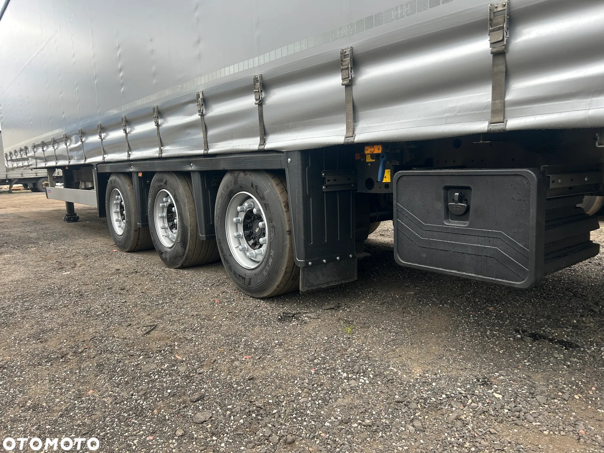 Schmitz Cargobull Mega os podnoszona - 8