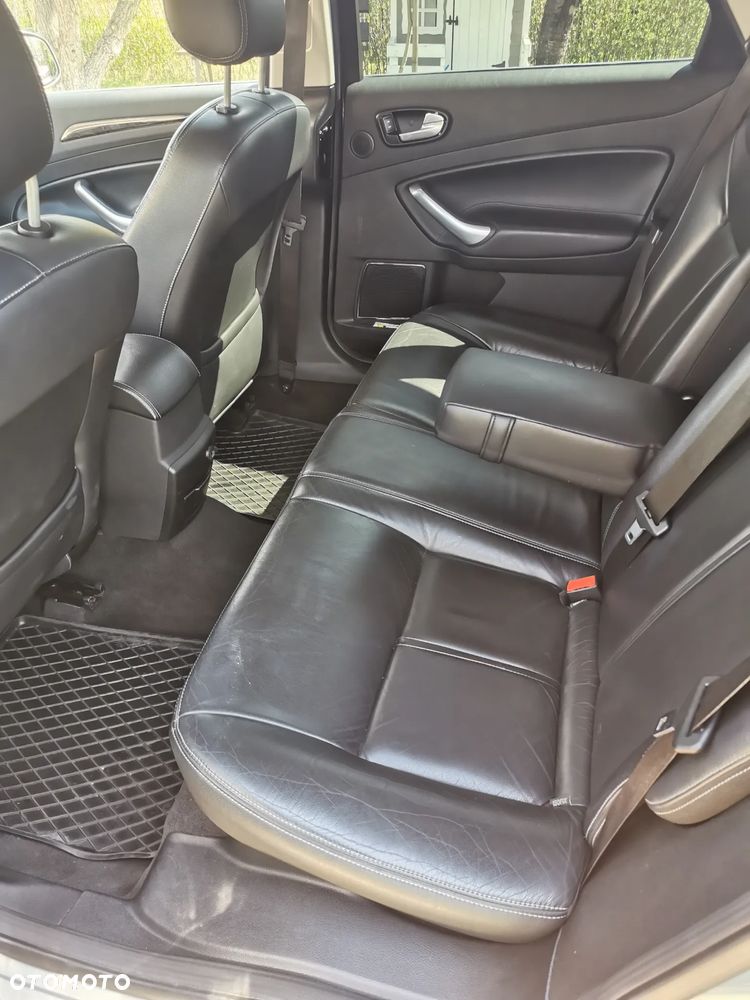 Ford Mondeo 2.0 TDCi Ghia - 12