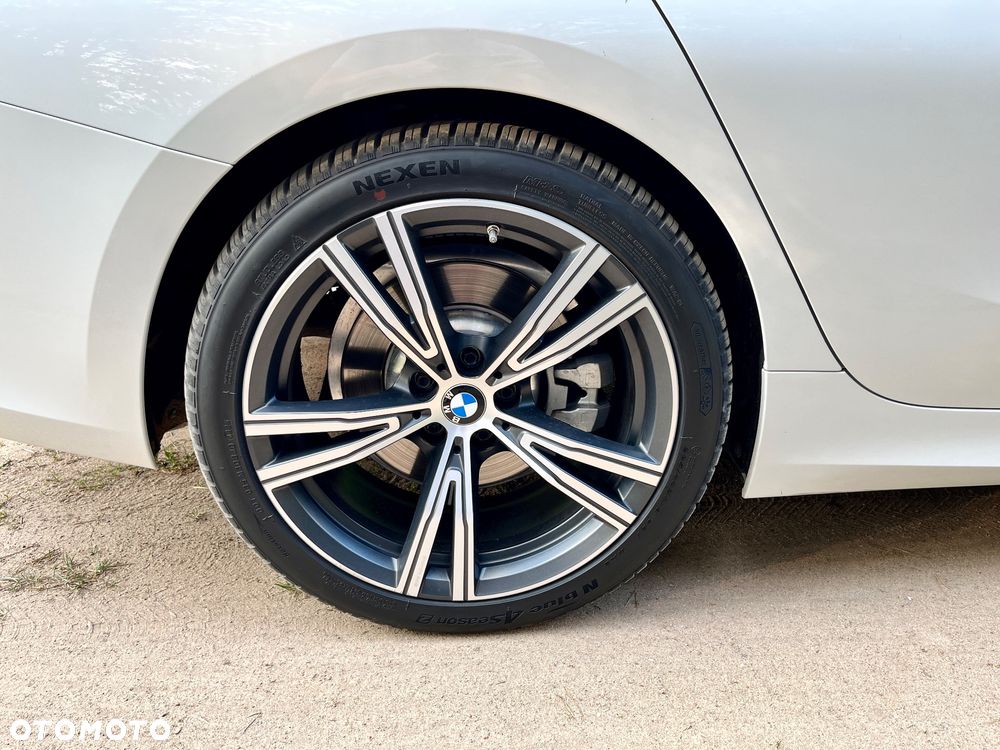 BMW Seria 3 330i Sport Line - 24