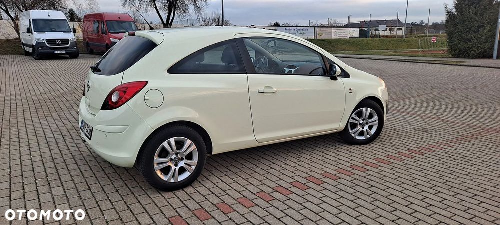 Opel Corsa 1.4 16V Satellite - 4