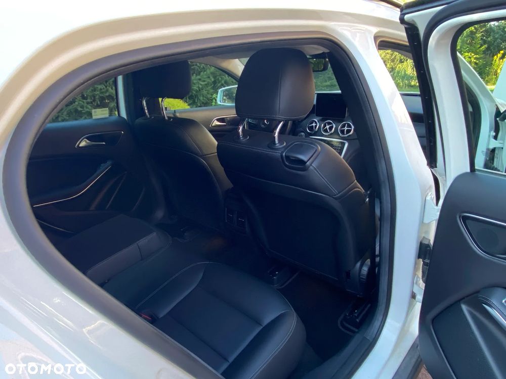 Mercedes-Benz GLA 200 7G-DCT AMG Line - 14