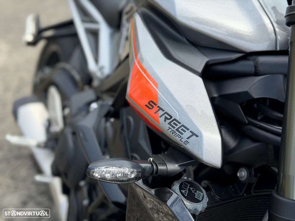 Triumph Street Triple 765 RS - 16