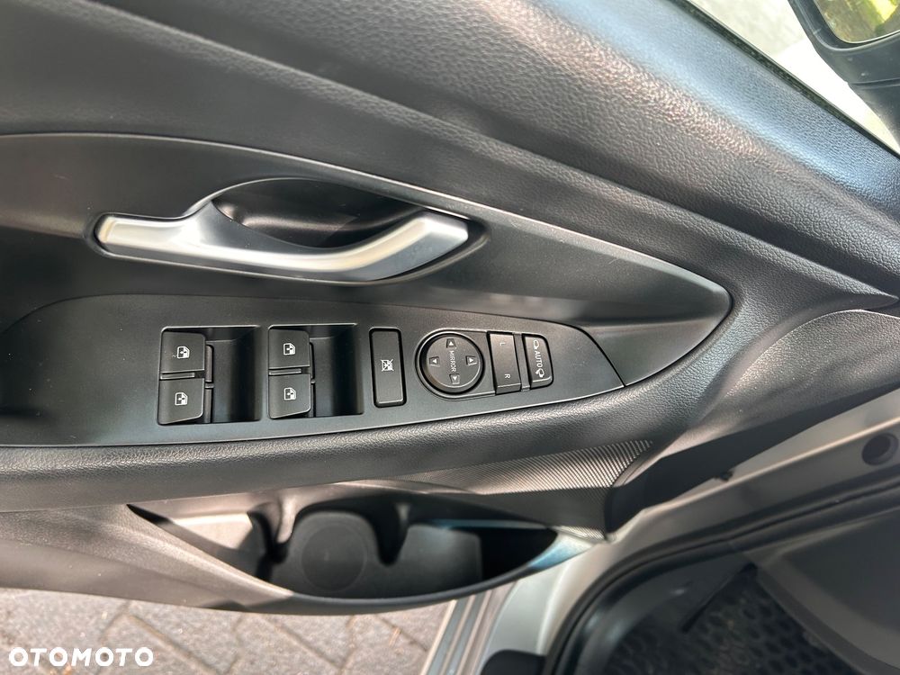 Hyundai i30 1.6 D Comfort - 28