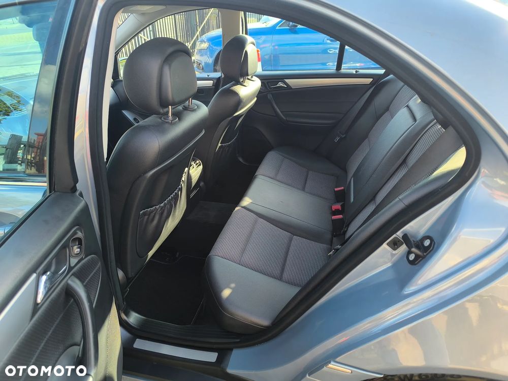 Mercedes-Benz Klasa C 200 Kompressor Automatik Avantgarde Sport Edition + - 9