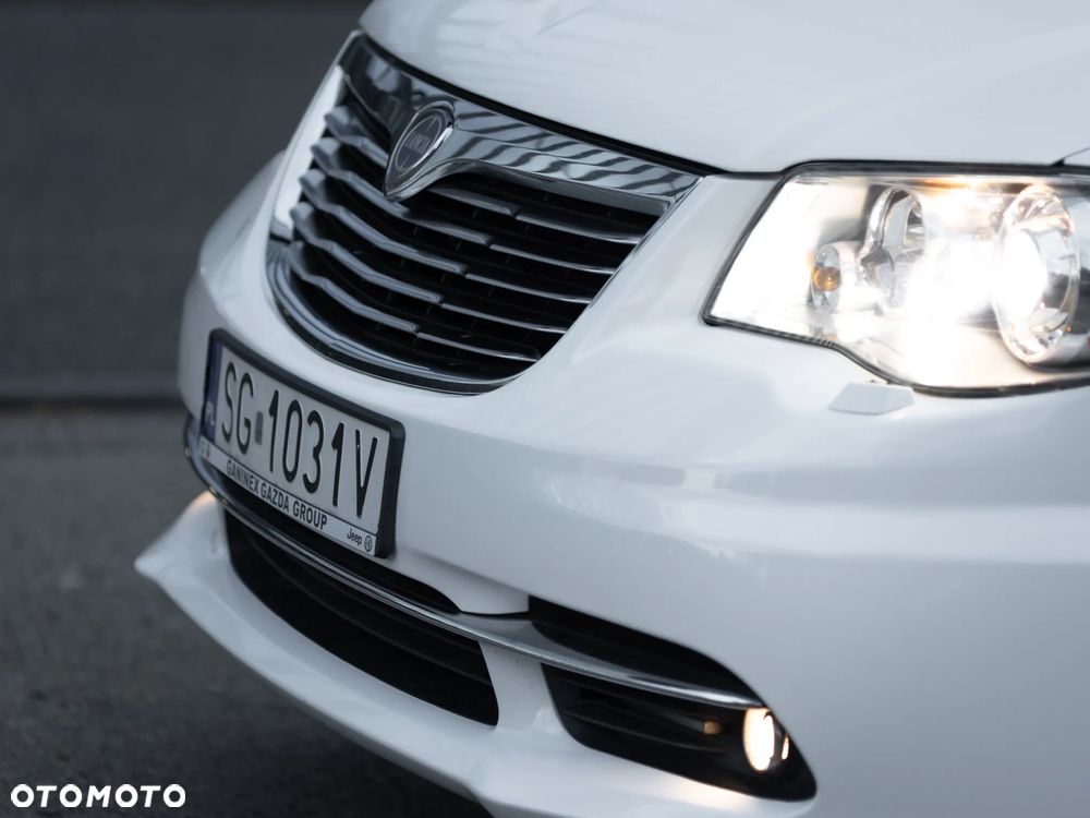 Lancia Voyager 3.6 Platinum - 36