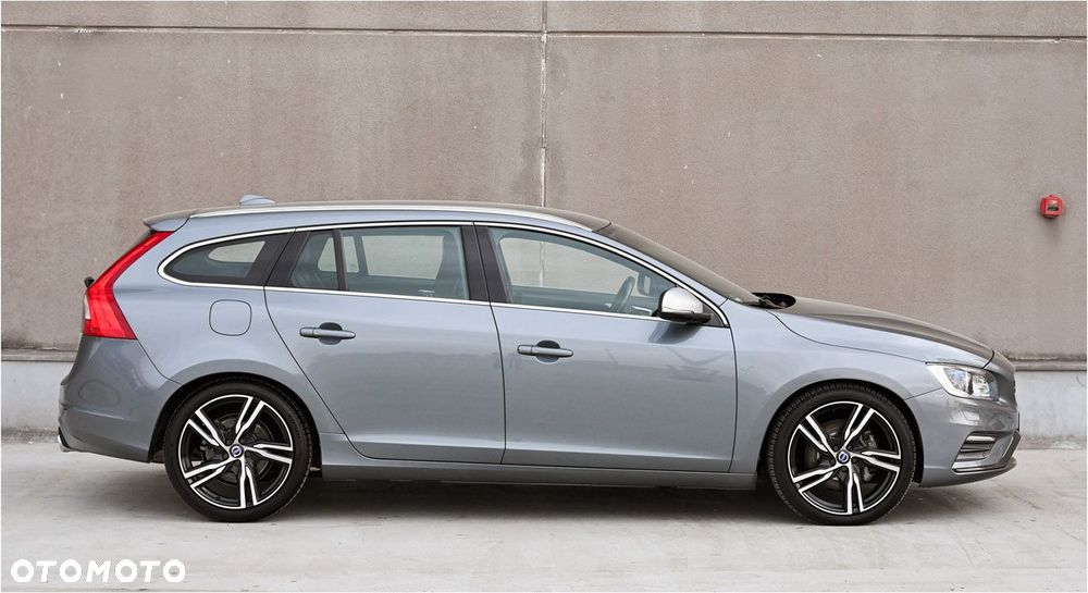 Volvo V60 D5 Geartronic RDesign - 12