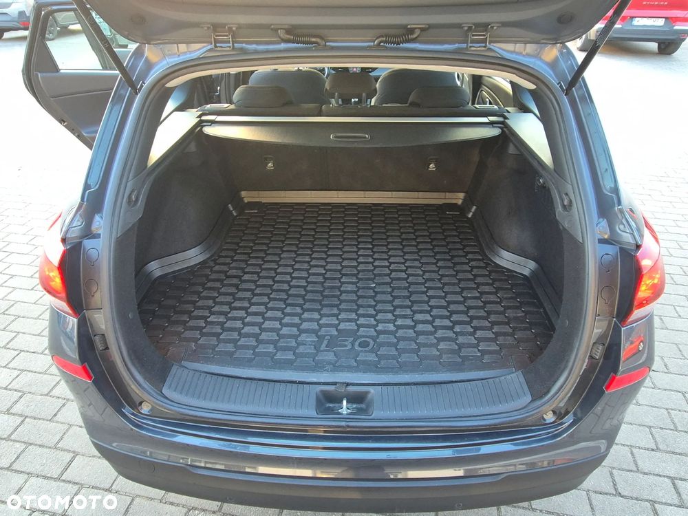 Hyundai i30 1.5 DPI Classic + - 16