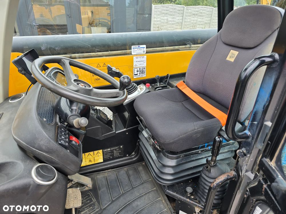 JCB - 7