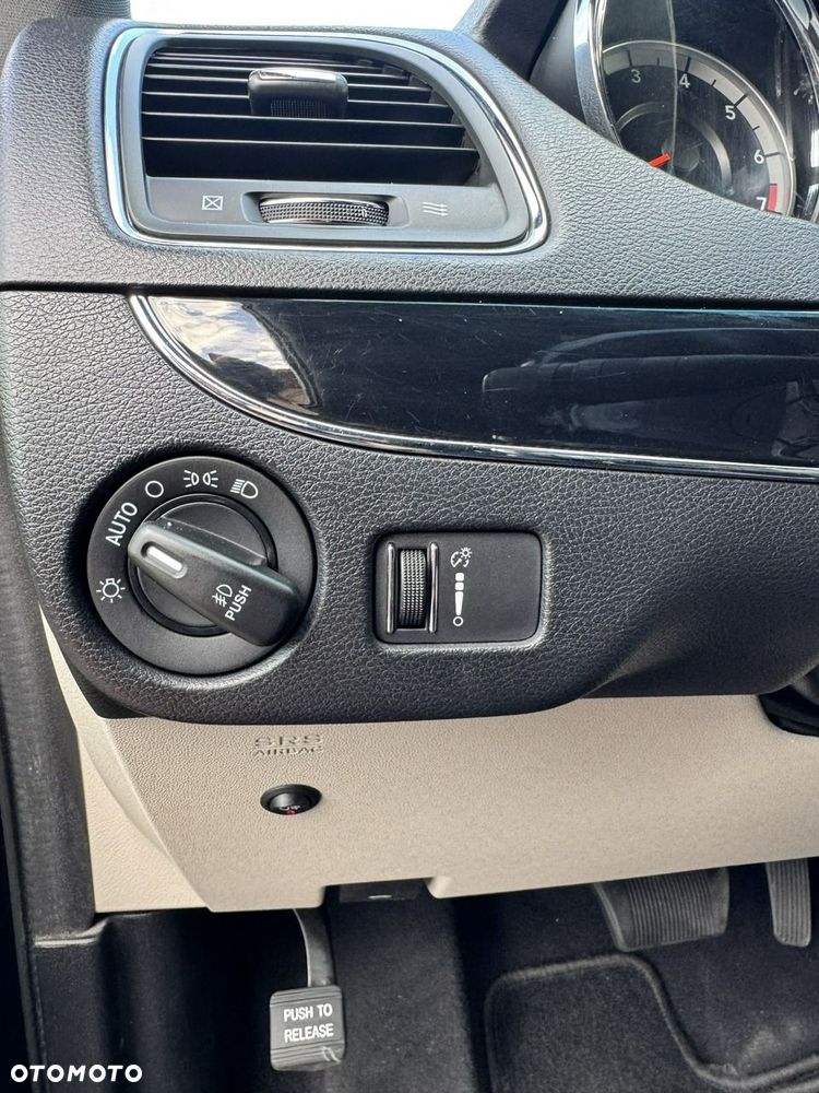 Dodge Grand Caravan - 25