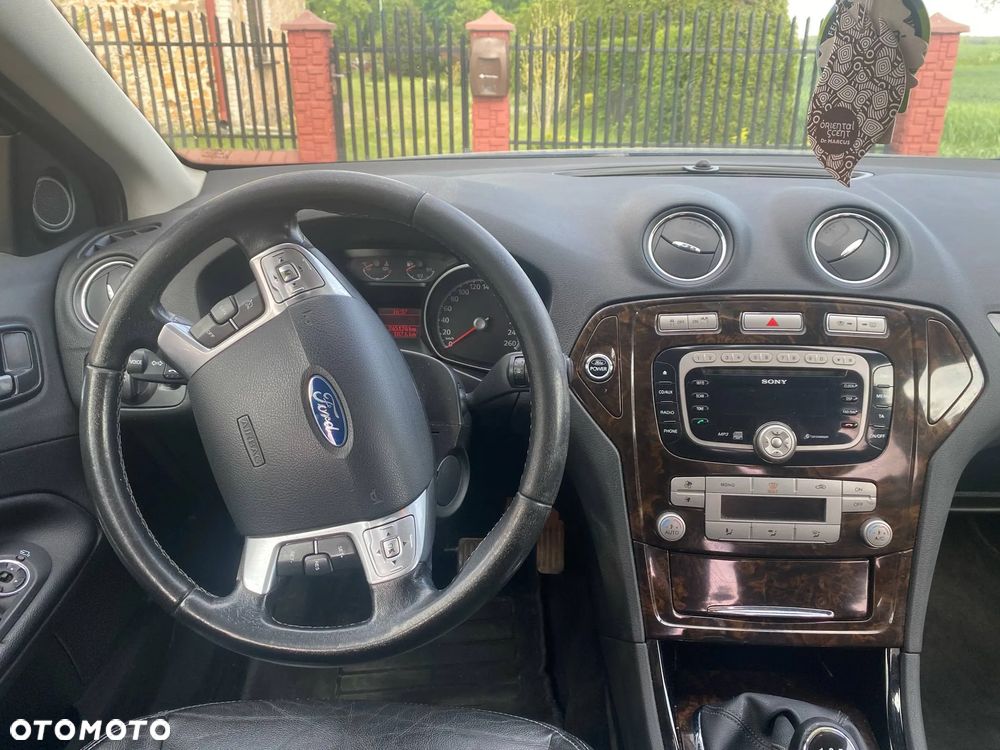 Ford Mondeo 2.0 Ghia - 8