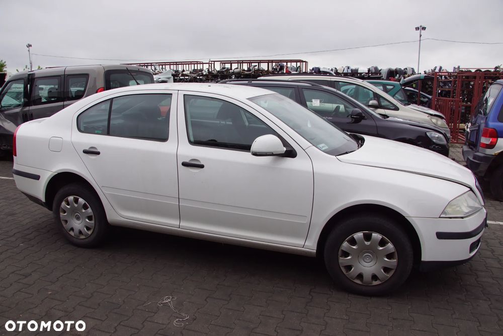 Auto na części - Skoda Octavia II Lift 1.6 MPI 102 KM BSE LVN LF9E 2011R Silnik Skrzynia Drzwi Maska Błotnik Zderzak Klapa Lampa Lusterko Klamka Szyba Deska Kokpit Sterownik Moduł Czujnik Licznik Panel Kierownica - 7