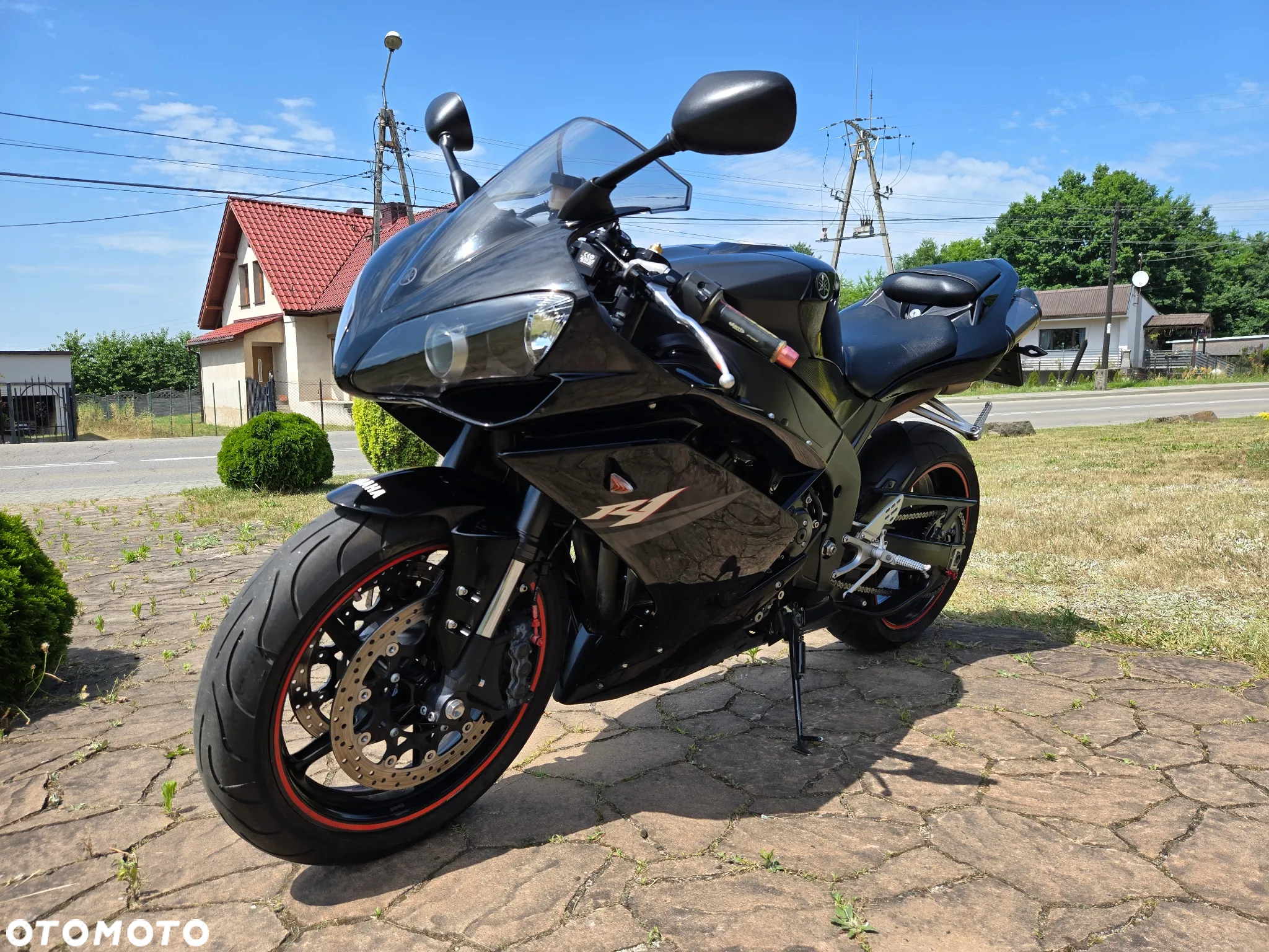 Yamaha R1 - 4