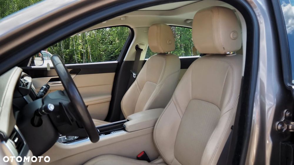 Jaguar XF 3.0 TDV6 Prestige - 23