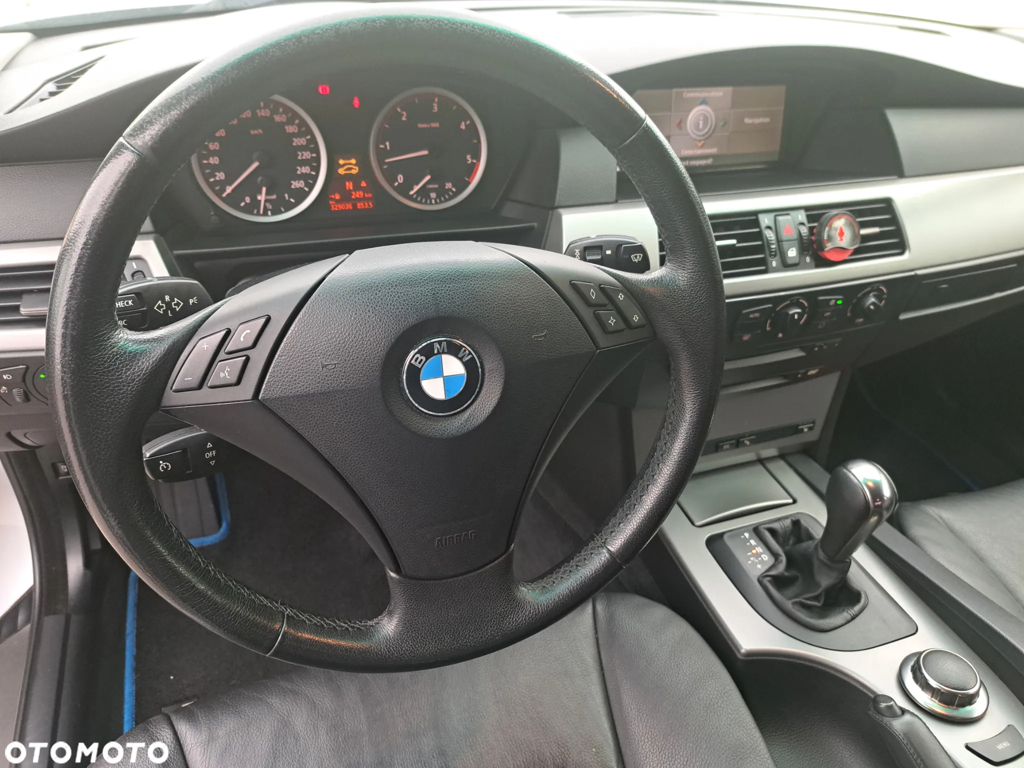 BMW Seria 5 525d - 24