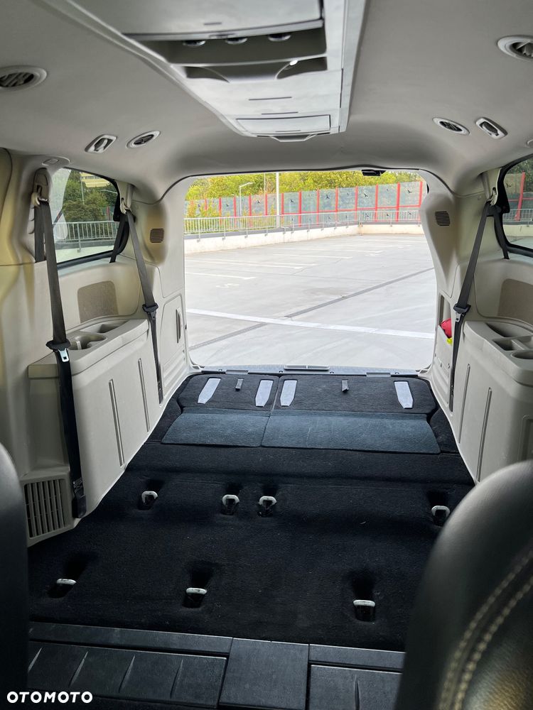 Chrysler Town & Country 3.6 Touring - 25