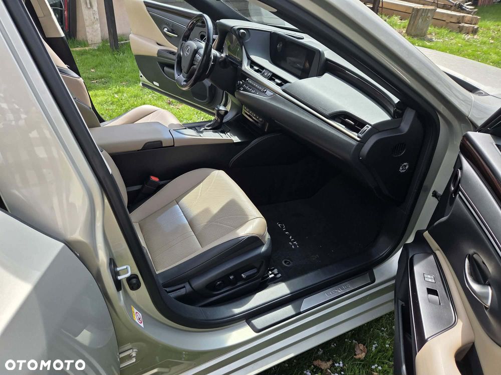 Lexus ES 300h Prestige - 9