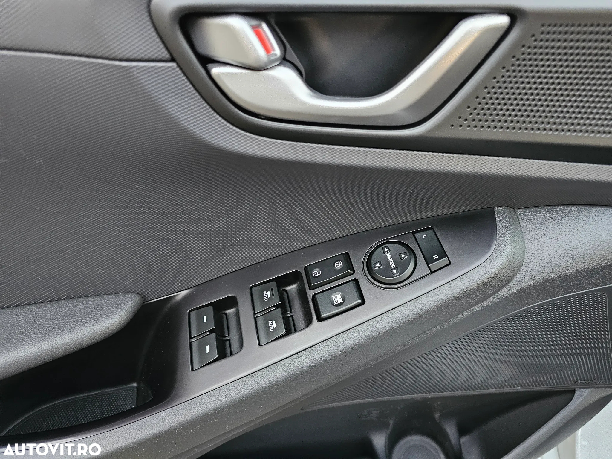 Hyundai IONIQ - 22