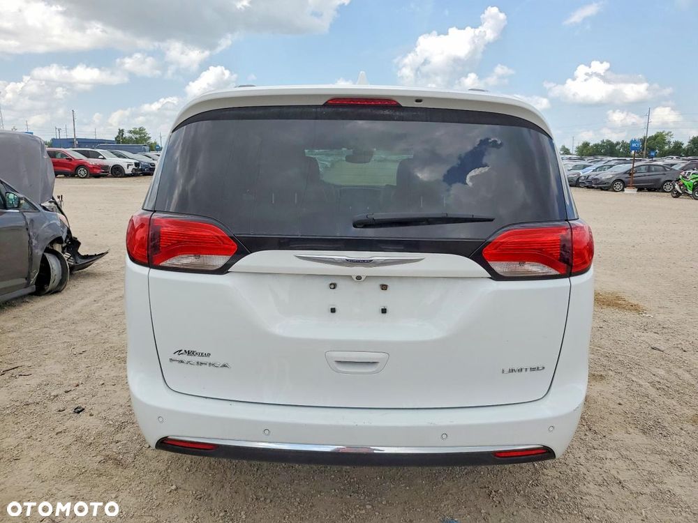 Chrysler Pacifica - 6