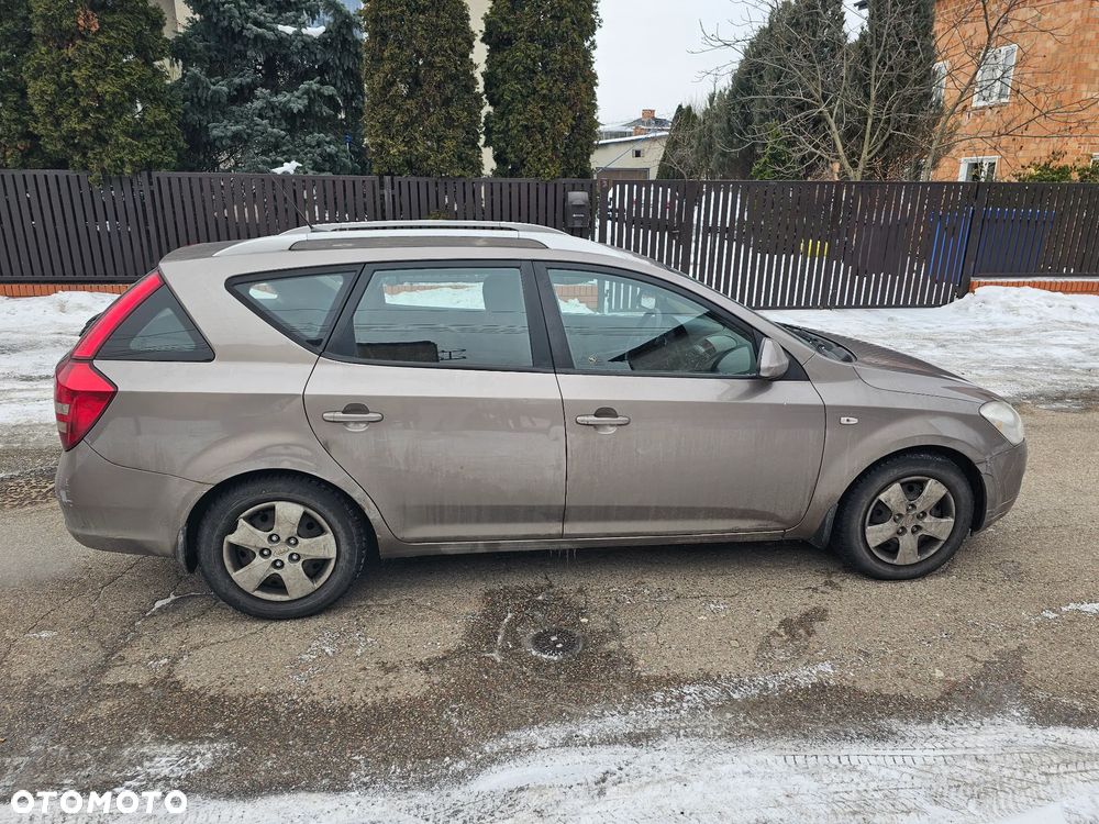 Kia Ceed 1.6 Crdi Comfort + - 5