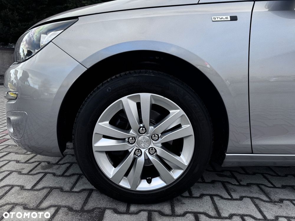 Peugeot 308 PureTech 130 GPF Stop & Start Style - 32